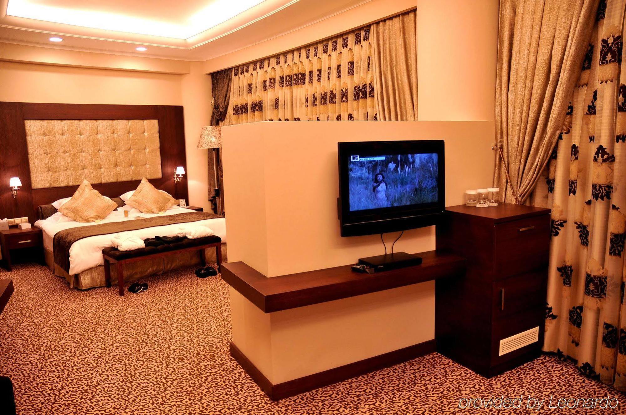 Grand Pasha Luxury Central Nicosia Hotel & Casino Room photo